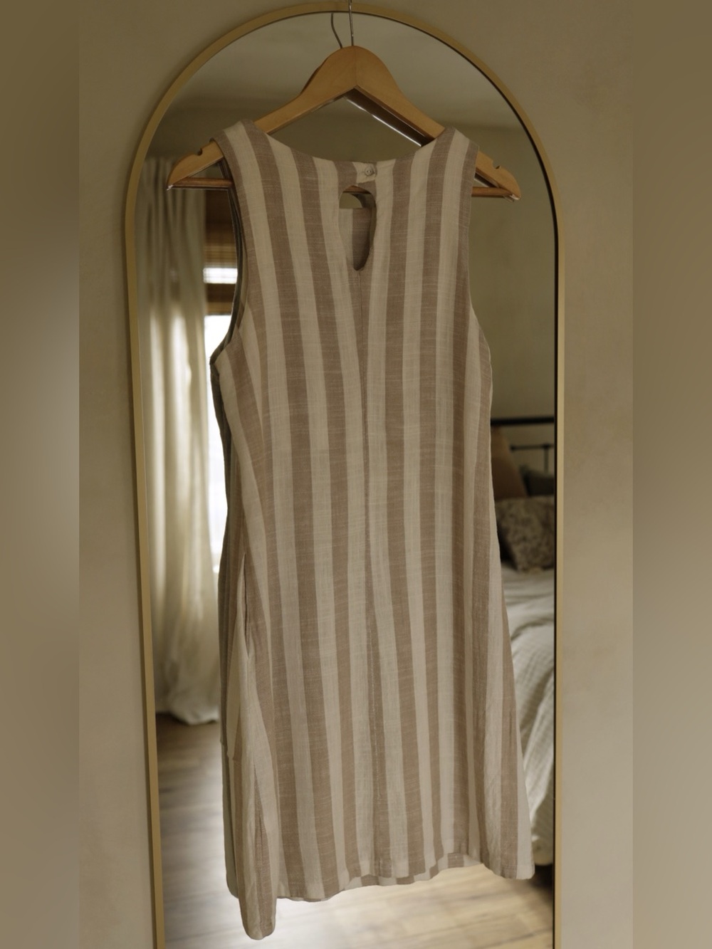 Sleeveless Beige & Cream Striped Midi Dress — Timeless Summer Style - Picture 2 of 8